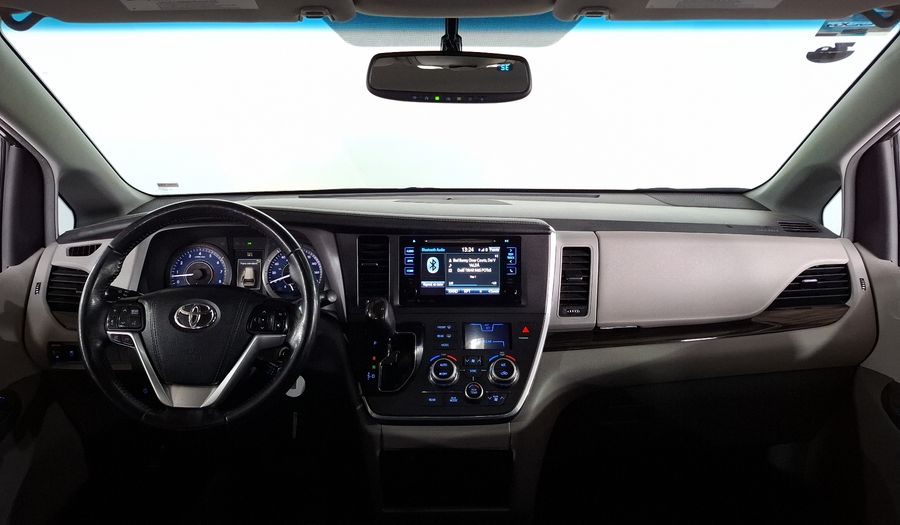 Toyota Sienna 3.5 XLE AT Minivan 2016