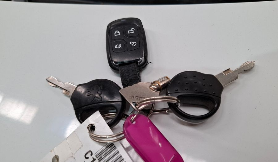 Peugeot 207 1.4 XR COMPACT Hatchback 2011