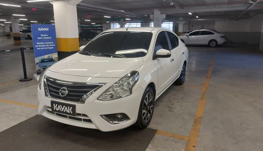 Nissan • Versa