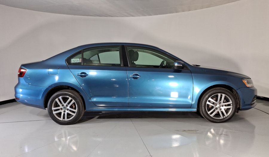 Volkswagen Jetta 2.5 TRENDLINE MT Sedan 2017