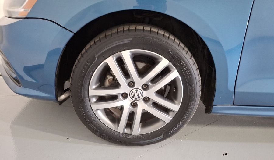 Volkswagen Jetta 2.5 TRENDLINE MT Sedan 2017
