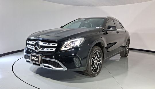 Mercedes Benz • Clase GLA