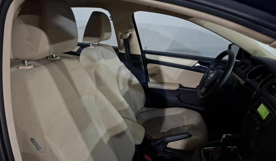 Volkswagen Jetta 2.5 COMFORTLINE TIP. BOLSAS AIRE DEL. Sedan 2016