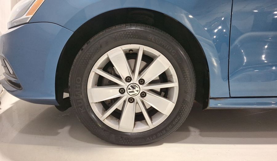 Volkswagen Jetta 2.5 COMFORTLINE TIP. BOLSAS AIRE DEL. Sedan 2016