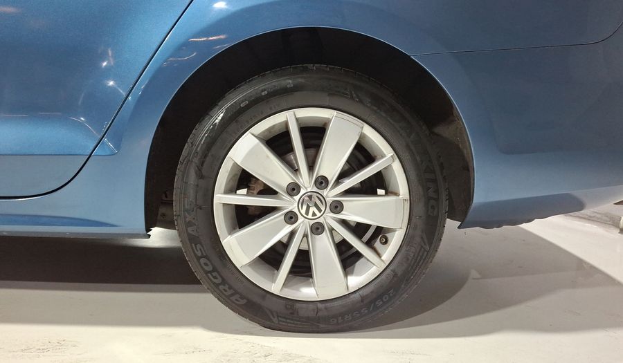 Volkswagen Jetta 2.5 COMFORTLINE TIP. BOLSAS AIRE DEL. Sedan 2016