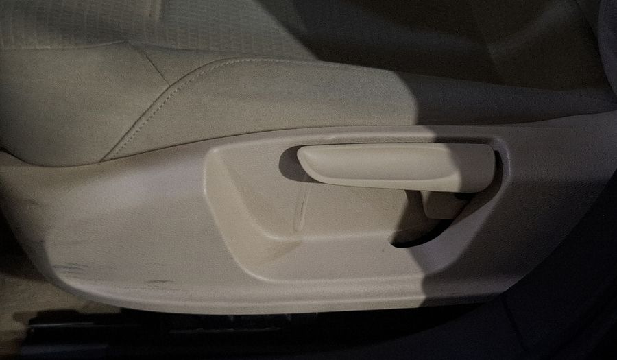 Volkswagen Jetta 2.5 COMFORTLINE TIP. BOLSAS AIRE DEL. Sedan 2016