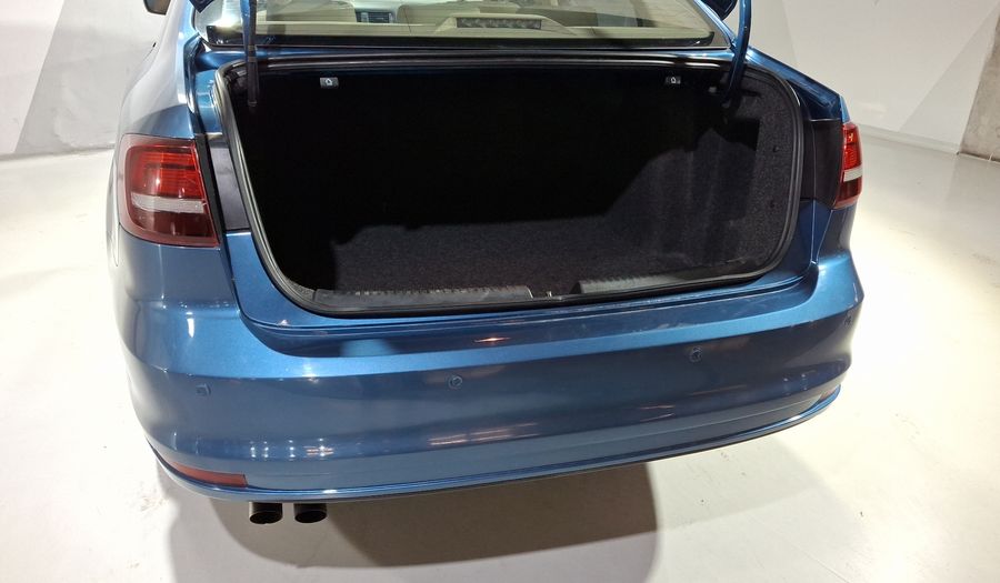 Volkswagen Jetta 2.5 COMFORTLINE TIP. BOLSAS AIRE DEL. Sedan 2016