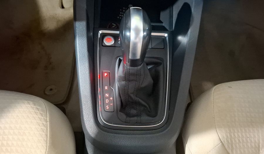 Volkswagen Jetta 2.5 COMFORTLINE TIP. BOLSAS AIRE DEL. Sedan 2016