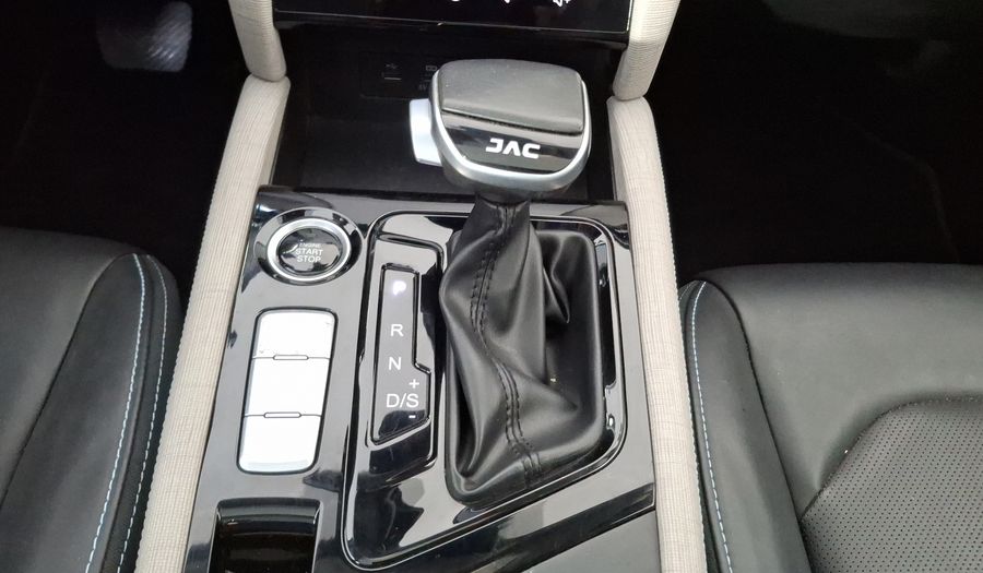 Jac J7 1.5 QUANTUM CVT Hatchback 2021
