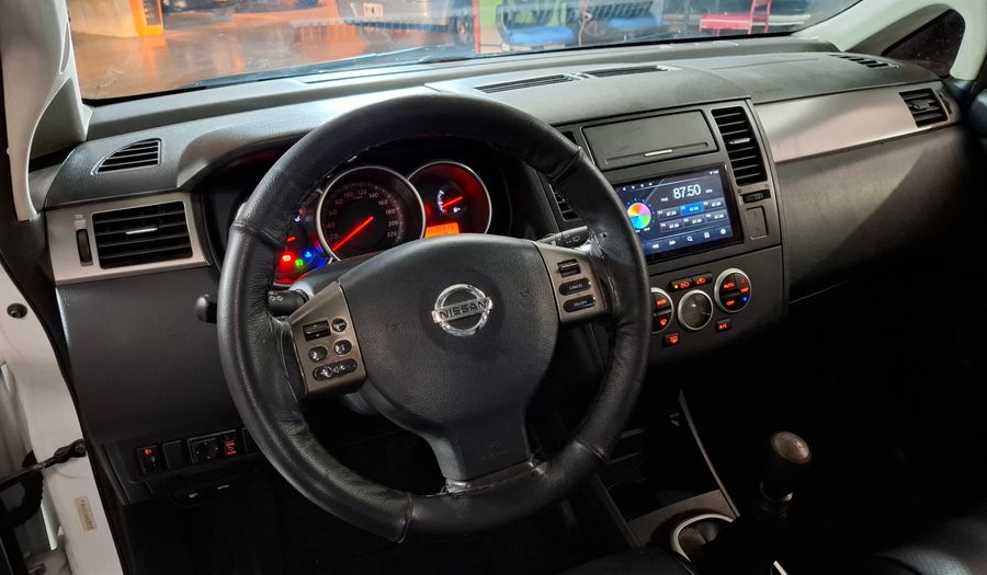 Nissan Tiida 1.8 TEKNA Hatchback 2011