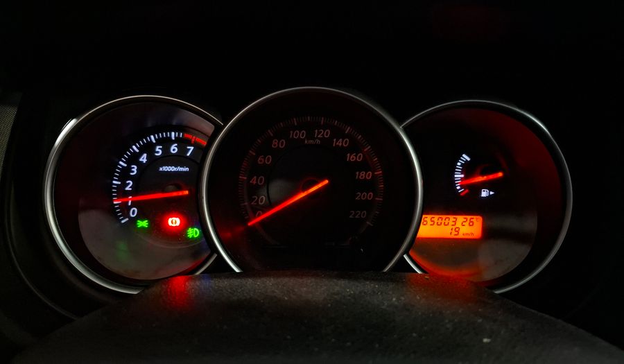 Nissan Tiida 1.8 TEKNA Hatchback 2011