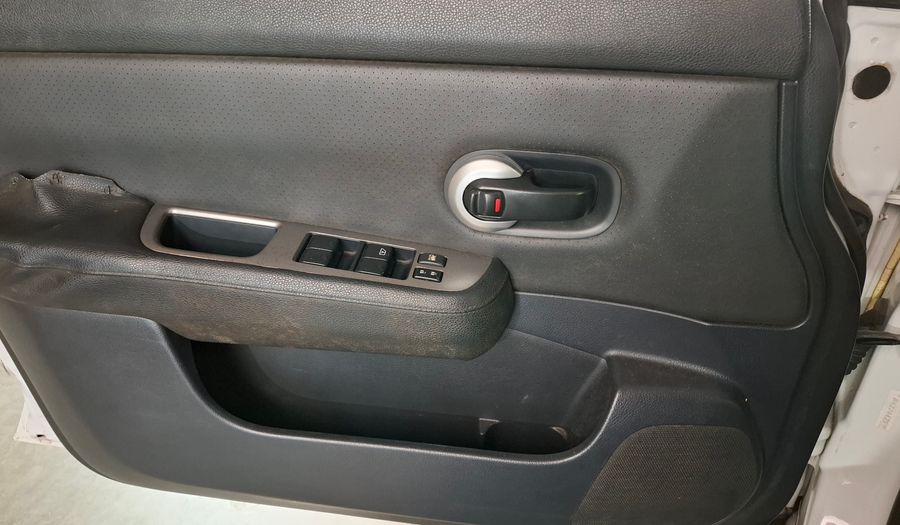 Nissan Tiida 1.8 TEKNA Hatchback 2011