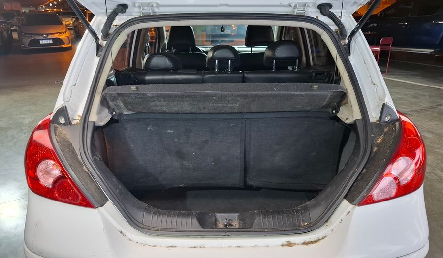 Nissan Tiida 1.8 TEKNA Hatchback 2011