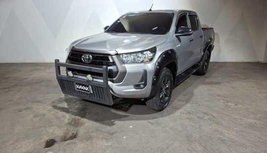 Toyota • Hilux