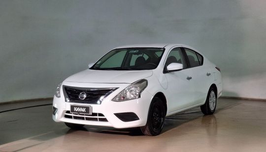 Nissan • Versa