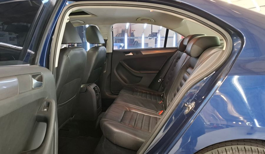 Volkswagen Vento 2.0T FSI SPORTLINE DSG Sedan 2013