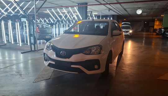 Toyota • Etios