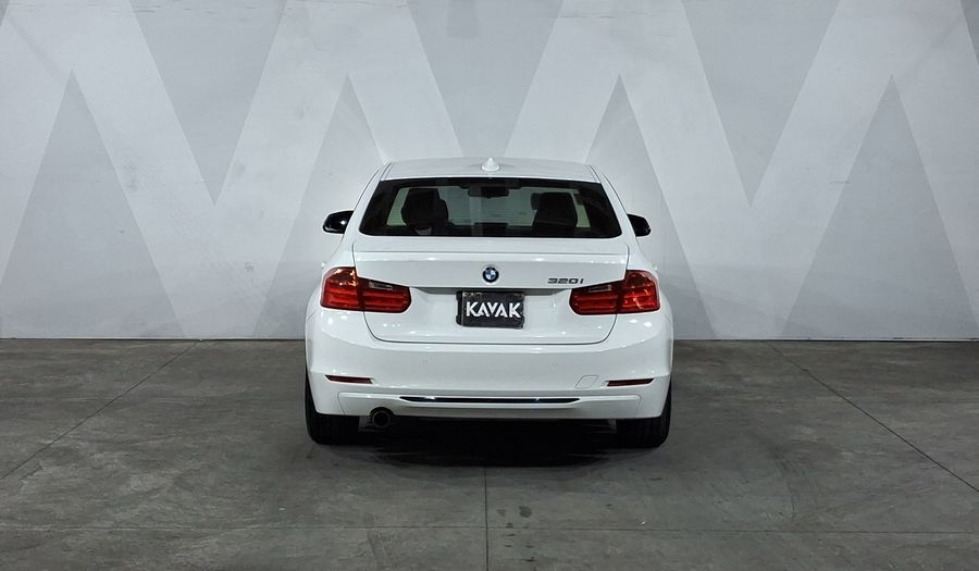 Bmw Serie 3 2.0 320IA SPORT LINE Sedan 2014