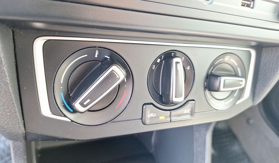 Volkswagen Voyage 1.6 HIGHLINE Sedan 2019