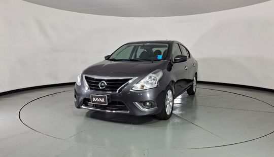 Nissan • Versa