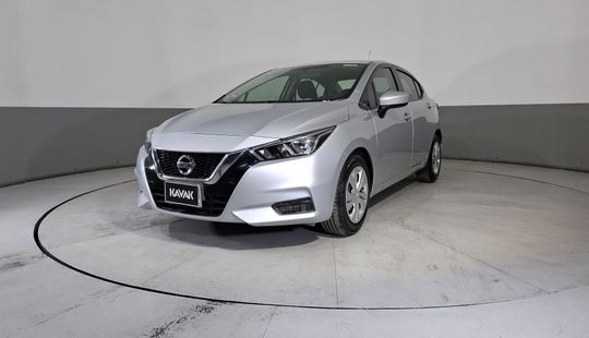 Nissan • Versa