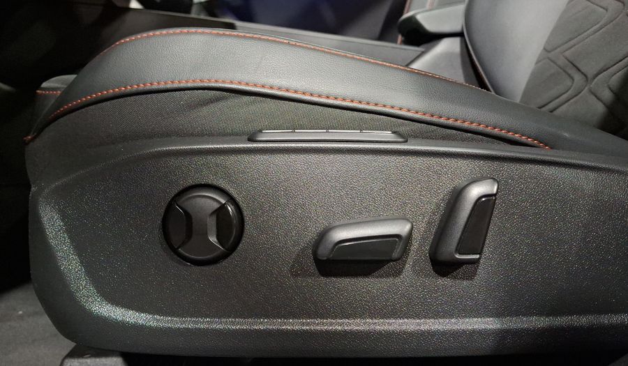 Seat Leon 2.0 FR AUTO Hatchback 2023