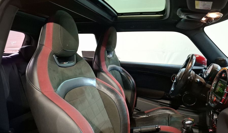 Mini John Cooper Works 2.0 JOHN COOPER WORKS HOT CHILI AT Hatchback 2018