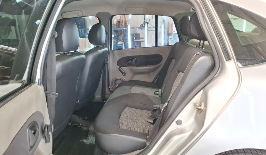 Renault Symbol 1.6 PACK 16V Sedan 2011