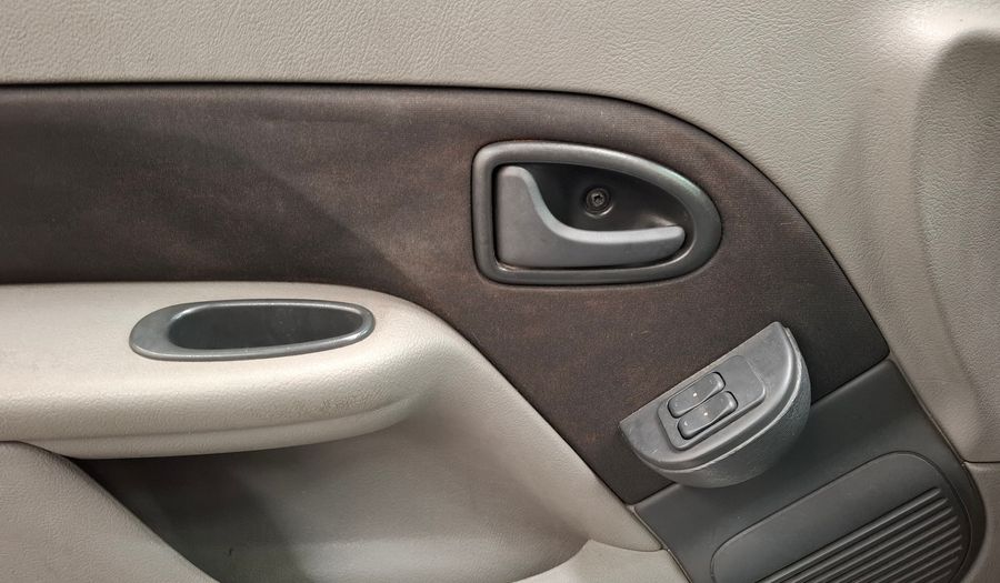 Renault Symbol 1.6 PACK 16V Sedan 2011