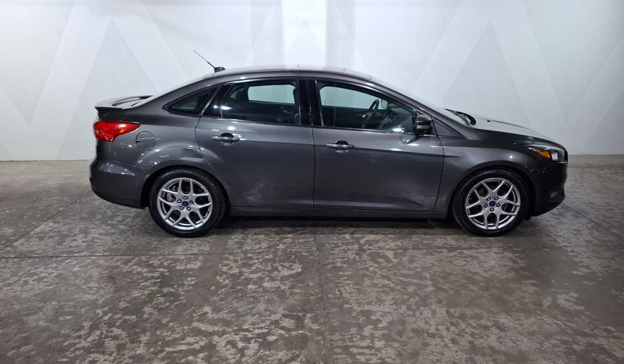Ford Focus 2.0 SE APPEARENCE AT Sedan 2015