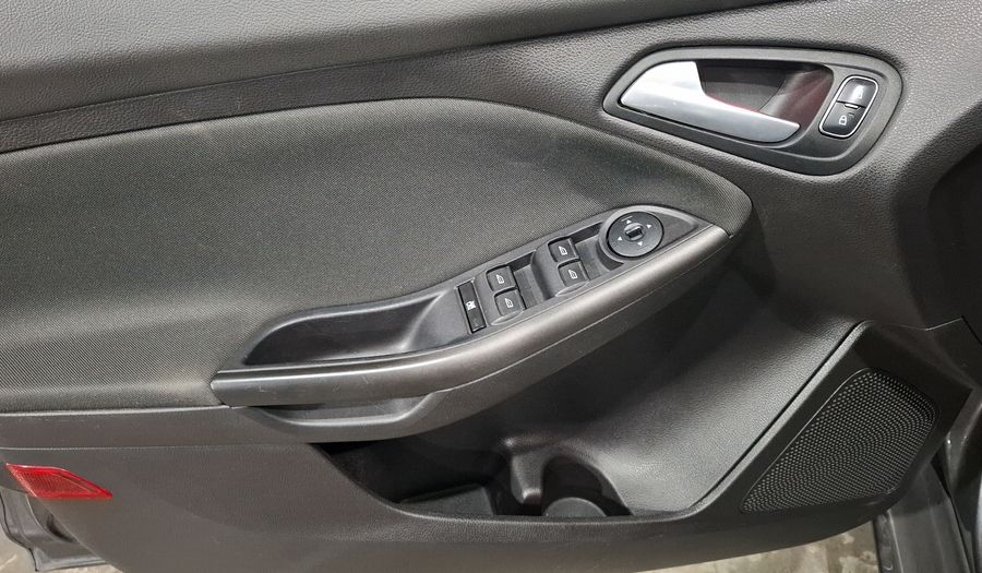Ford Focus 2.0 SE APPEARENCE AT Sedan 2015