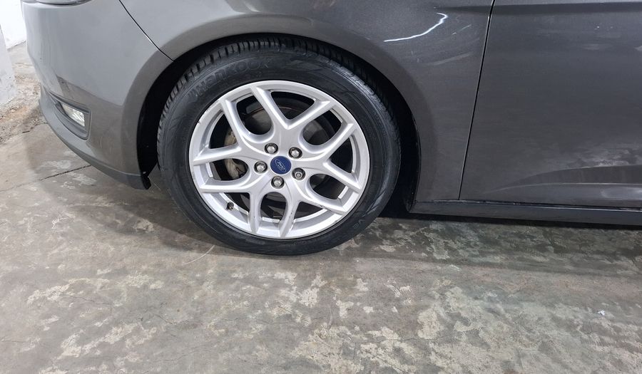 Ford Focus 2.0 SE APPEARENCE AT Sedan 2015