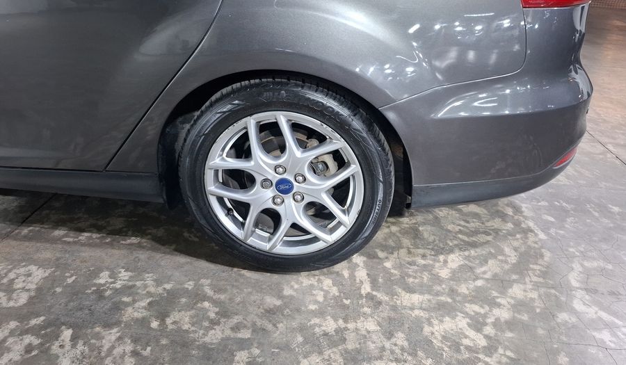 Ford Focus 2.0 SE APPEARENCE AT Sedan 2015