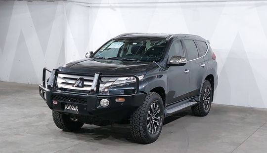 Mitsubishi • Montero