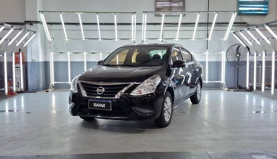 Nissan • Versa
