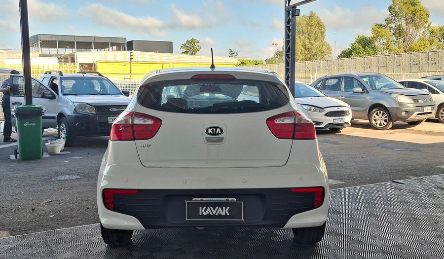 Kia Rio 1.4 EX AT Hatchback 2015