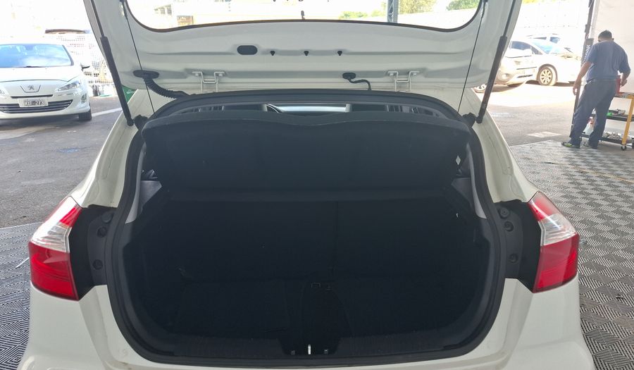 Kia Rio 1.4 EX AT Hatchback 2015