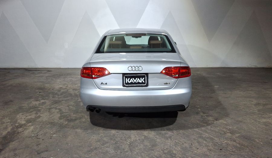 Audi A4 1.8 TFSI TRENDY PLUS MULTITRONIC Sedan 2011