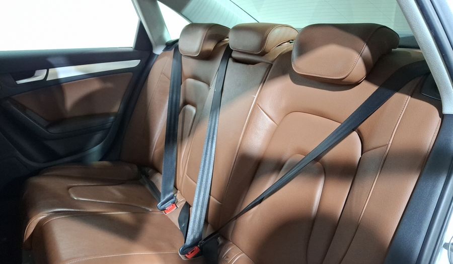 Audi A4 1.8 TFSI TRENDY PLUS MULTITRONIC Sedan 2011