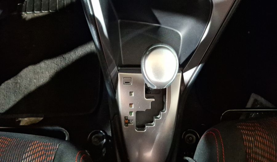 Toyota Yaris 1.5 SE AT 5PTAS Hatchback 2017