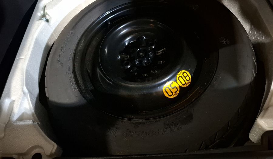 Toyota Prius 1.8 HEV BASE AUTO Hatchback 2023