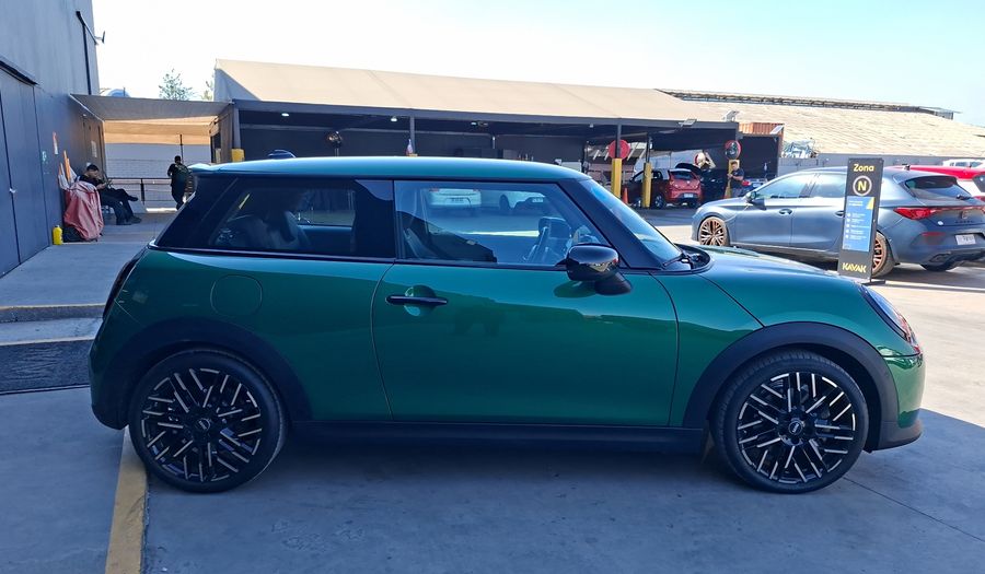 Mini Cooper 2.0 COOPER S FAVOURED AUTO Hatchback 2025