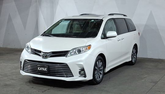 Toyota • Sienna