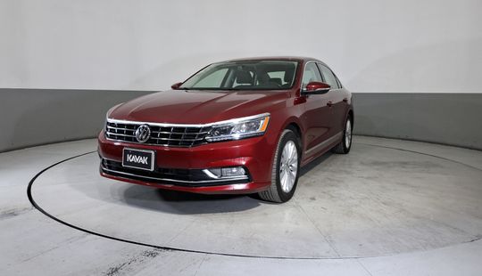 Volkswagen • Passat