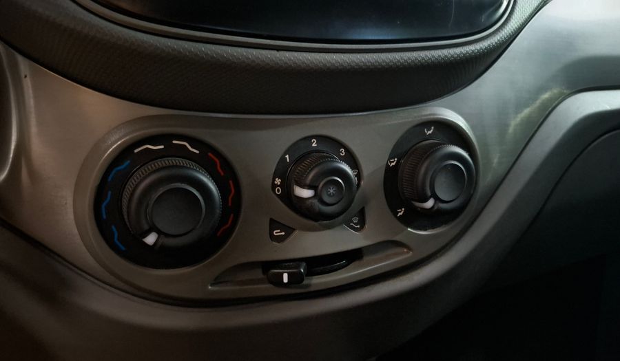 Fiat Palio 1.4 ATTRACTIVE Hatchback 2014