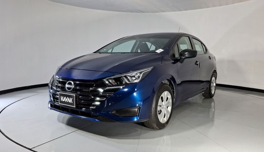 Nissan • Versa