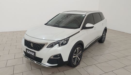 Peugeot • 5008