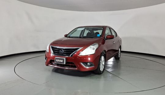 Nissan • Versa