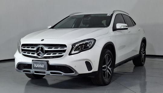Mercedes Benz • Clase GLA