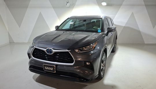 Toyota • Highlander